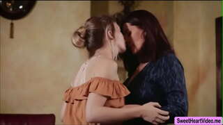 آئیوی وولف اس کی ٹانگیں پھیلا دیں مگدلینی StMichaels اس کی بلی licks