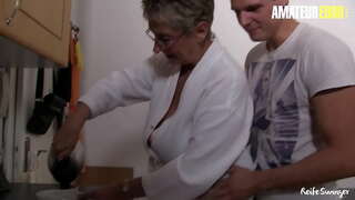 REIFE סווינגער - #ערנאַ - האָרני גרויס טאָכעס, קוגער דזשאַמפּס אויף האָן און בלאָוז איר מענטש