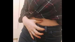 ���ිශාල පියයුරු දැරිය ලිංගික සෙල්ලම් මෝඩයෙක් දී වැසිකිළි තුළ ගමන්