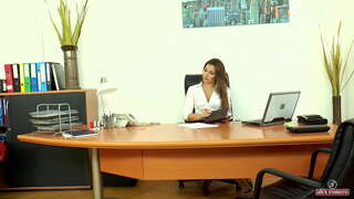 Κύρια Dani Daniels τριχωτό μουνί γεμάτο με το σπέρμα (Μέρος 1)